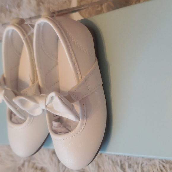 Carter's Toddler Shoes Size 5 - Picture 2 of 5